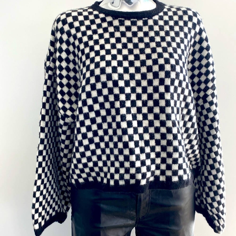 Checkered Sweater - Picture 3 of 9